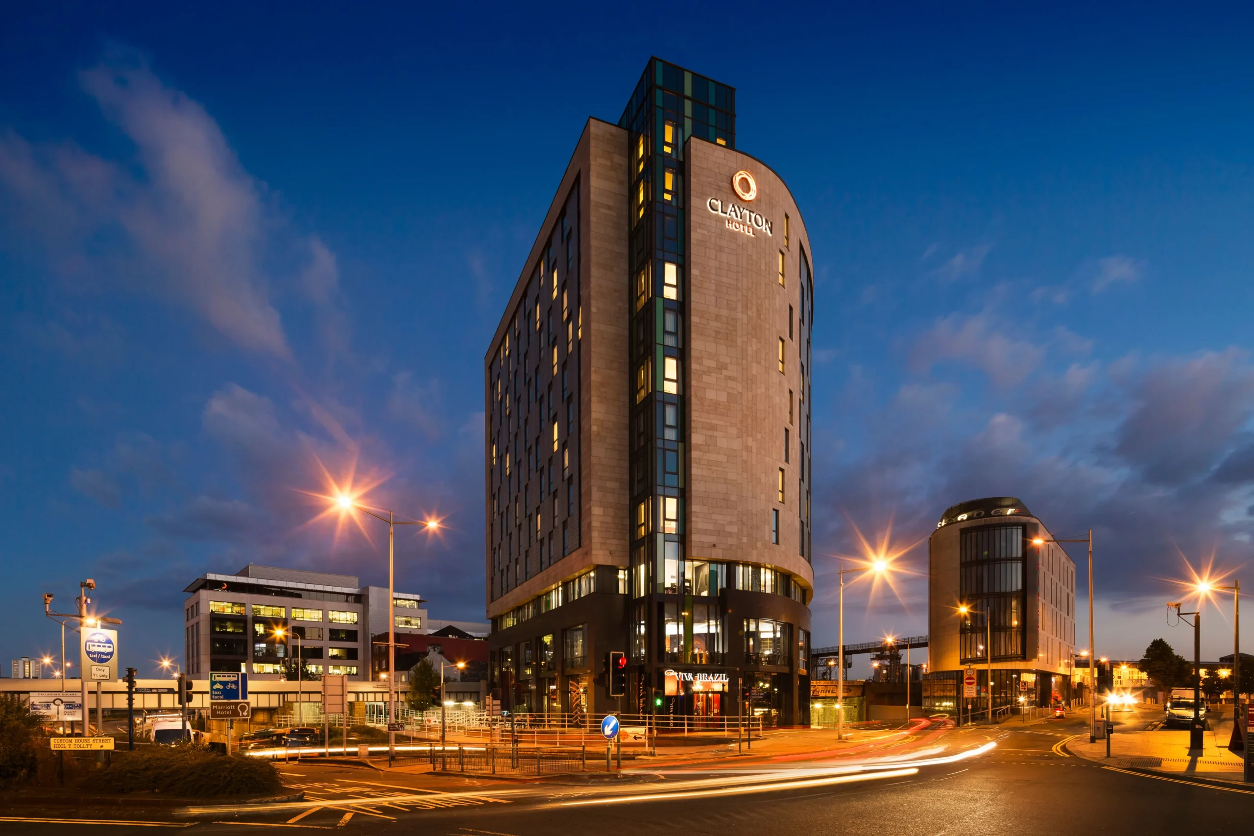 Exterior_Night_Clayton_Cardiff_1_6667067211